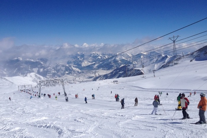 Schnee und Skiabfahrt