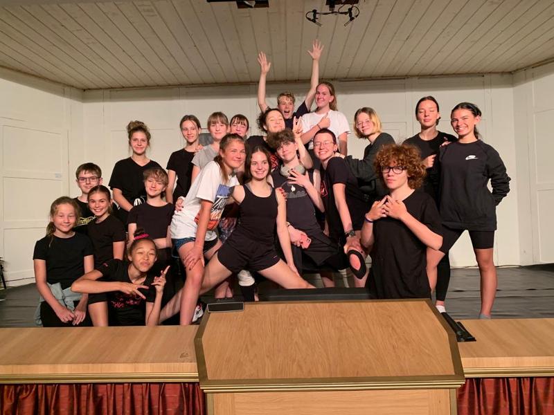 Gruppenfoto beim Training im Englisch-Musicalcamp in Klagenfurt