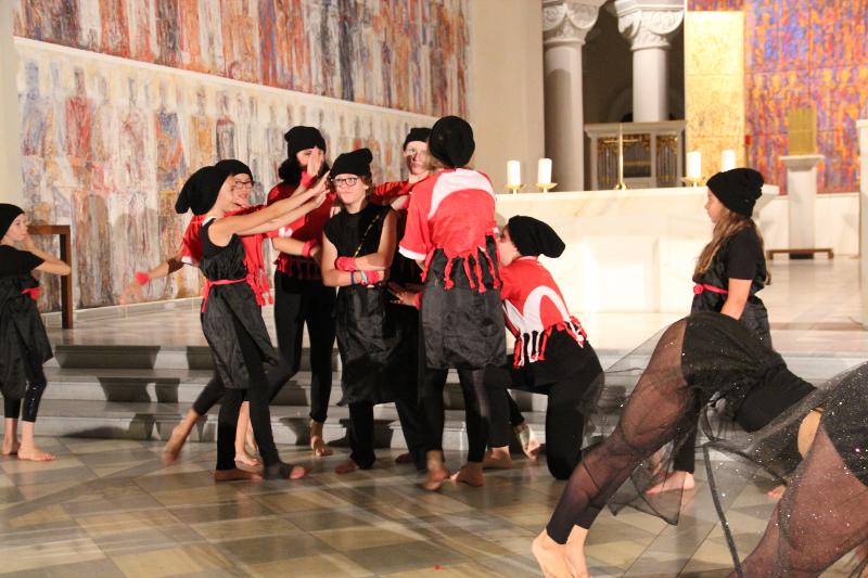Auftritt im Kloster im Englisch-Musicalcamp in Klagenfurt