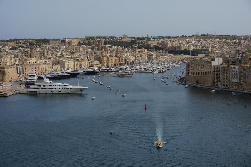 Aussicht auf den Hafen von Valetta auf während den Sprachferien Malta