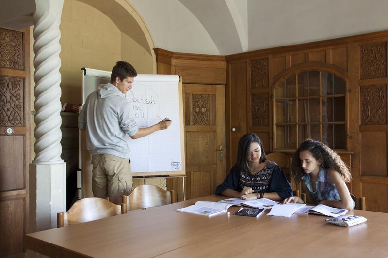 Kinder lernen zusammen bei einer Sprachreise Englisch Deutschland