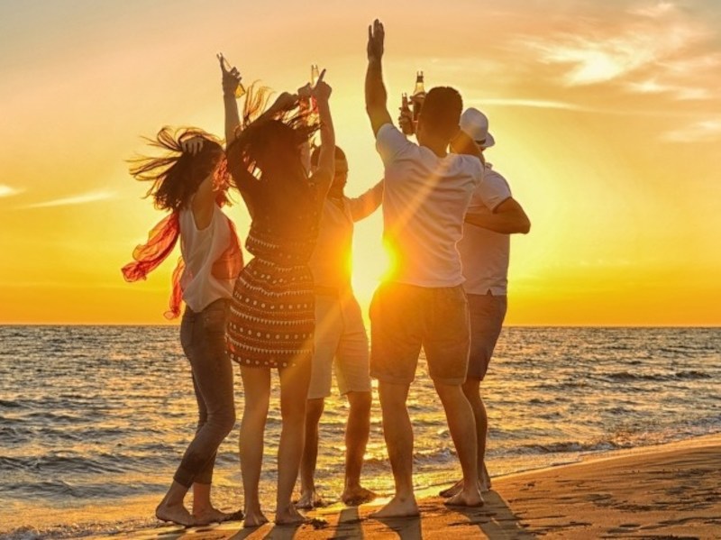 Jugendreisen am Strand 2026